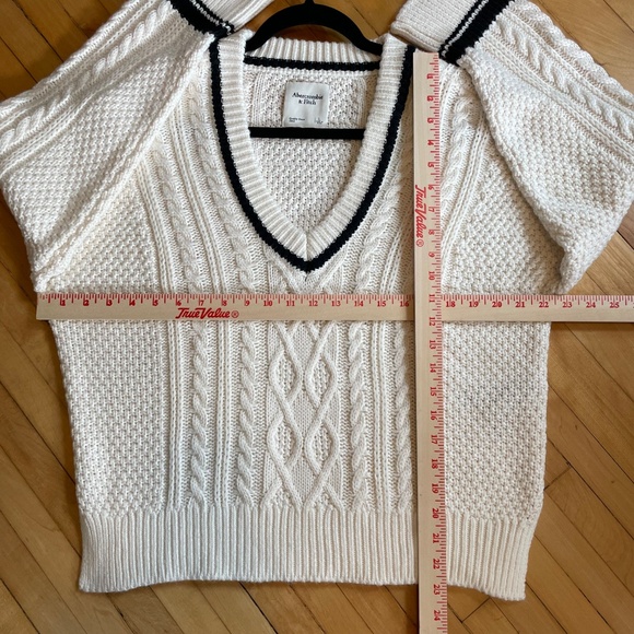 ABERCROMBIE & FITCH Tipped Slouchy Cable V-Neck Sweater Chunky Boxy Fit Preppy - Picture 10 of 12